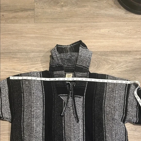 NWOT Artilana Black and Gray Knit Baja Hoodie Size XL - Picture 5 of 7